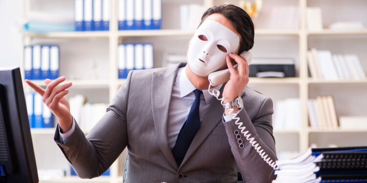 Novo golpe usa chamadas falsas de central bancária para roubar dinheiro dos usuários!