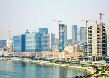 Cidade africana agrada pela vida urbana vibrante e linda cultura angolana!
