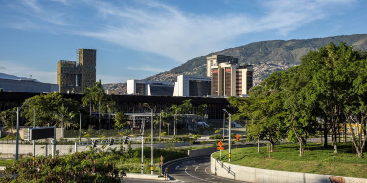 Cidade é alvo de brasileiros que buscam conforto e moradia única