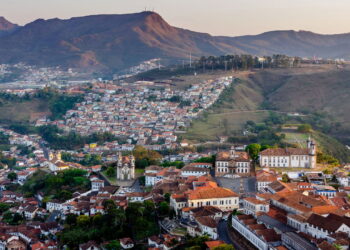 Cidade serrana de MG encanta turistas com paisagens únicas e charme natural!
