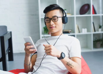 Como a música pode influenciar em seus batimentos cardíacos e emoções?