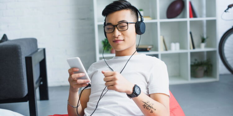 Como a música pode influenciar em seus batimentos cardíacos e emoções?