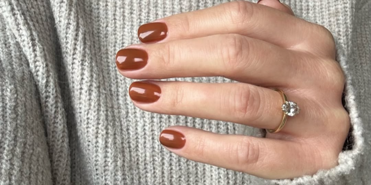 Unhas falam mais que palavras e as de 2025 estão gritando elegância