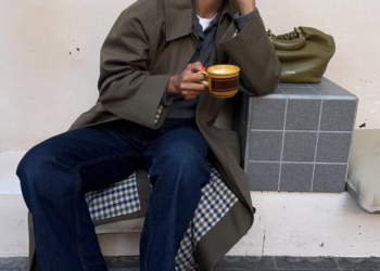 Esse jeans voltou com tudo e está dominando os looks mais sofisticados