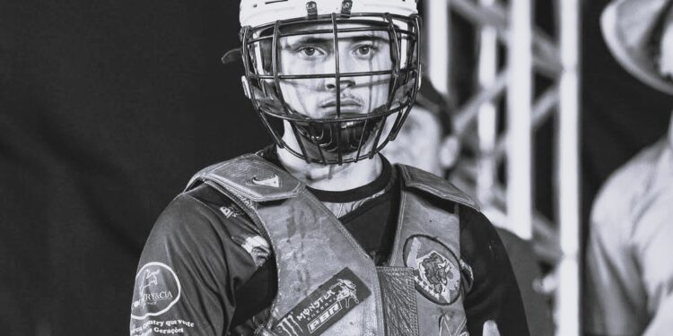 Jovem peão morre em rodeio e tragédia expõe falhas na segurança