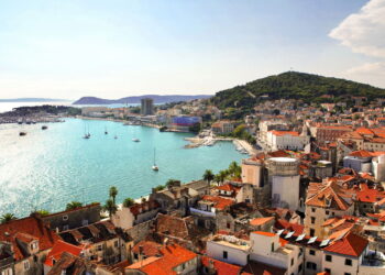 Cidade com uma combinação única de paisagem natural e linda tradição!