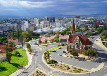 Cidade exerce papel central na vida política econômica e cultural de seu país!