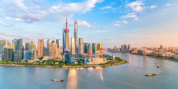 Cidade costeira da China é um dos destinos mais dinâmicos e cosmopolitas do mundo!