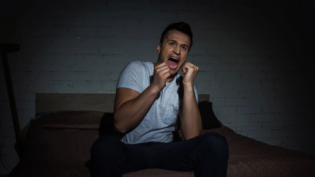 Por que adultos também sentem medo do escuro segundo a psicologia?