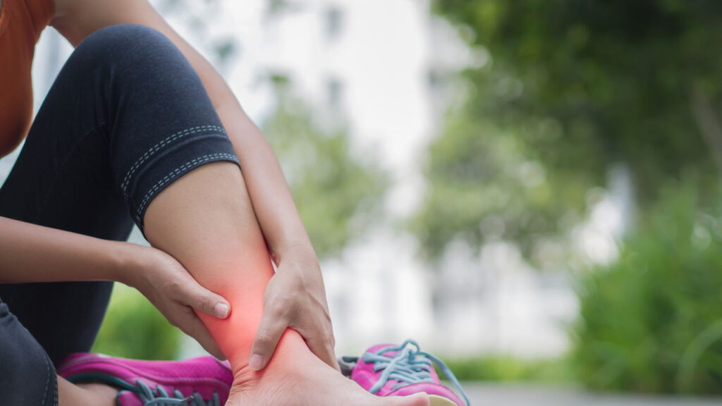 5 cuidados essenciais para evitar entorse de tornozelo no dia a dia