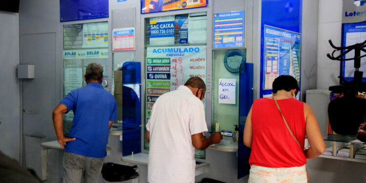 Bilhete de R$ 5 transforma morador do interior em milionário