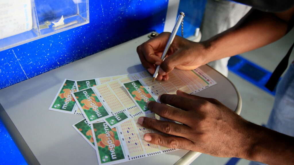 Bilhete de R$ 5 transforma morador do interior em milionário