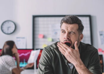 Por que bocejamos quando vemos alguém bocejando?