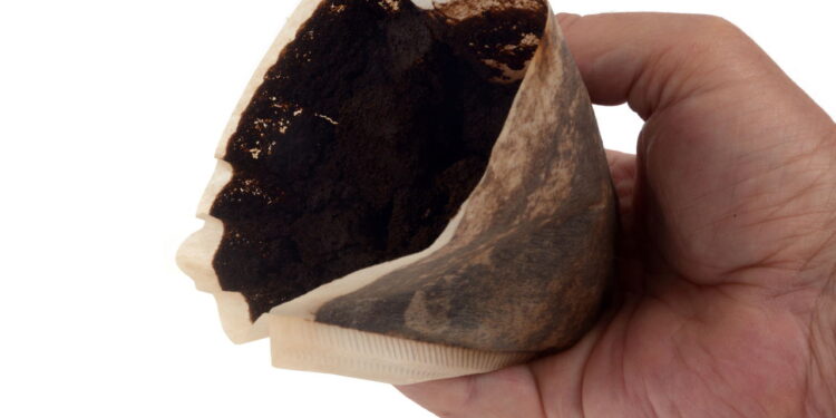 Você sabia que este ingrediente pode acabar com o mau cheiro da geladeira? Basta espalhar!