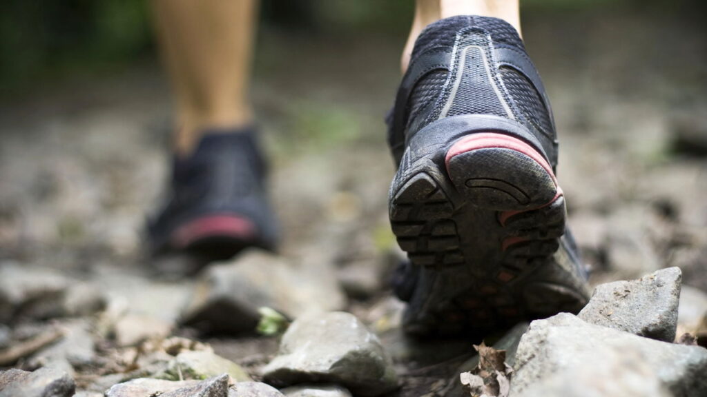 Dificuldade para caminhar pode ter causas musculares ou neurológicas