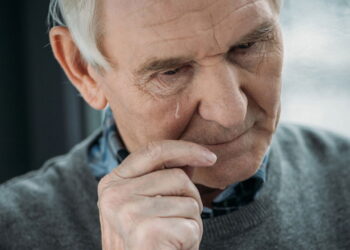 Lacrimejar sem estar triste pode ter causas surpreendentes