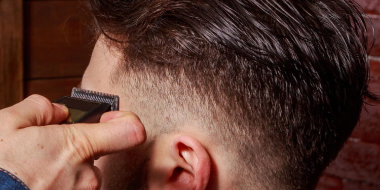 Os cortes masculinos mais estilosos de 2025 estão bombando nos salões