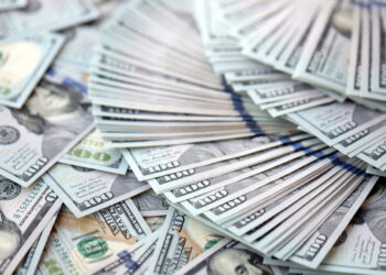 Homem ganha US$ 500 mil com bilhete de loteria comprado por impulso