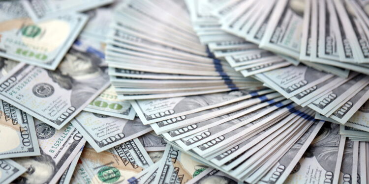 Homem ganha US$ 500 mil com bilhete de loteria comprado por impulso