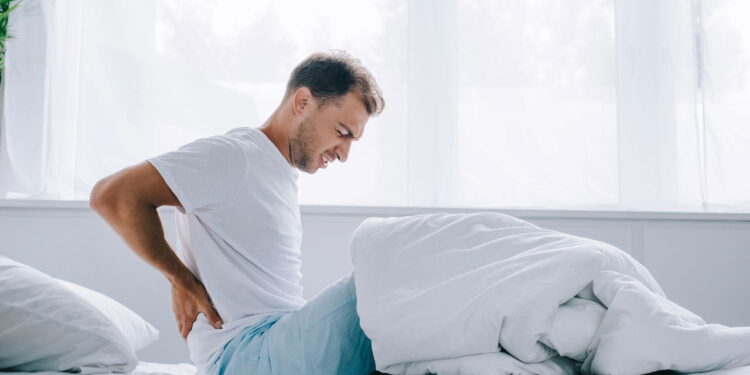 3 exercícios mais eficazes para aliviar dor nas costas em casa