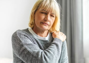 Os 4 melhores exercícios para quem sente dores nas articulações