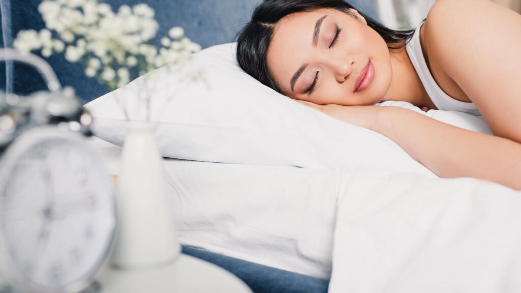 As melhores práticas para dormir bem e evitar insônia segundo especialistas

