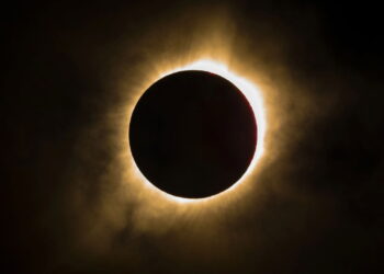 Eclipse solar total mais longo do século com duração de 6 minutos e 22 segundos