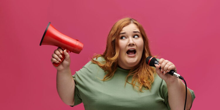 O que significa falar muito alto segundo a psicologia