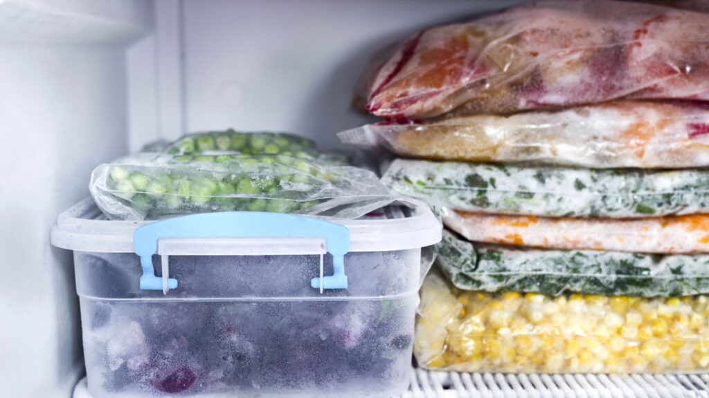 Freezer cheio pode conservar por até 48 horas sem energia.