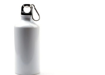 Mercado recolhe 850 mil garrafas de água após compradores ficarem cegos