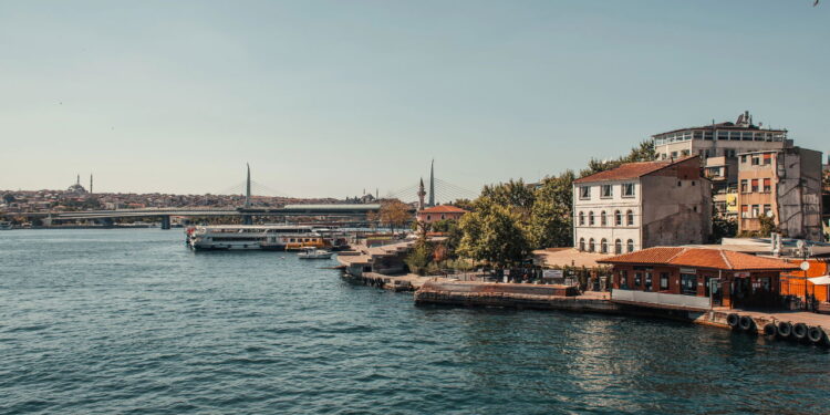 Esse destino une dois continentes e encanta turistas do mundo todo