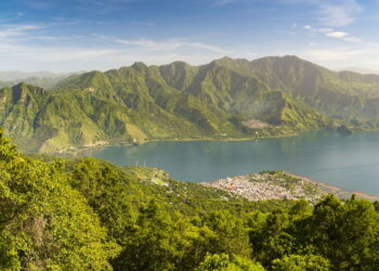 O lago mais impressionante une natureza e misticismo