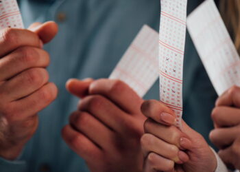 Homem ganha US$ 500 mil com bilhete de loteria comprado por impulso