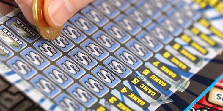 Morador de rua ganha R$ 5 milhões e muda de vida da noite pro dia