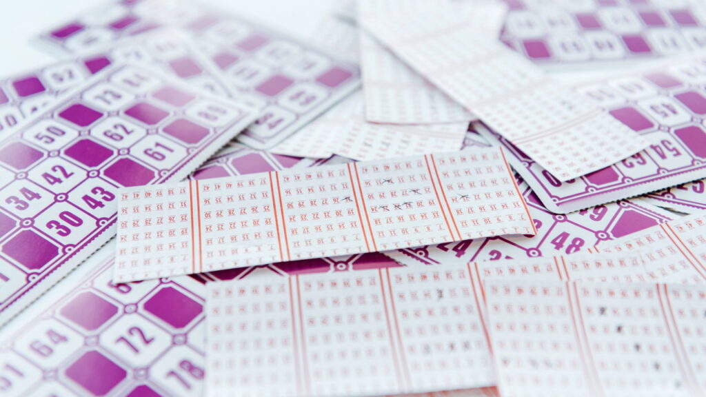 Morador de rua ganha R$ 5 milhões e muda de vida da noite pro dia