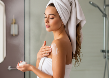 O truque do TikTok que faz o perfume fixar por muito mais tempo