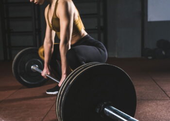 Musculação ajuda a emagrecer? A resposta surpreende quem só faz aeróbico