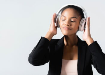 Por que algumas pessoas se concentram quando ouvem música segundo a psicologia