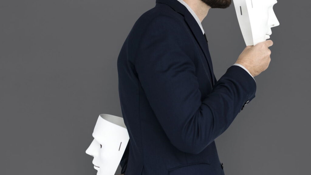 Como identificar uma pessoa falsa em 3 minutos segundo a psicologia