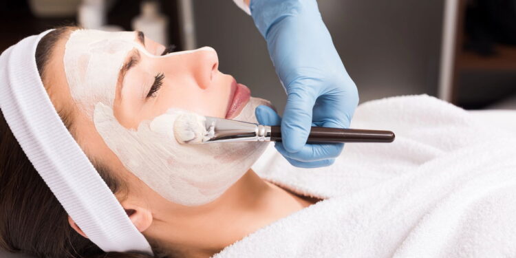 Rejuvenescimento facial é o tratamento mais buscado para rugas