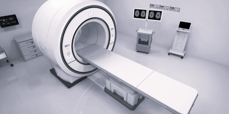 Homem morre em clínica após corrente ser puxada por ressonância