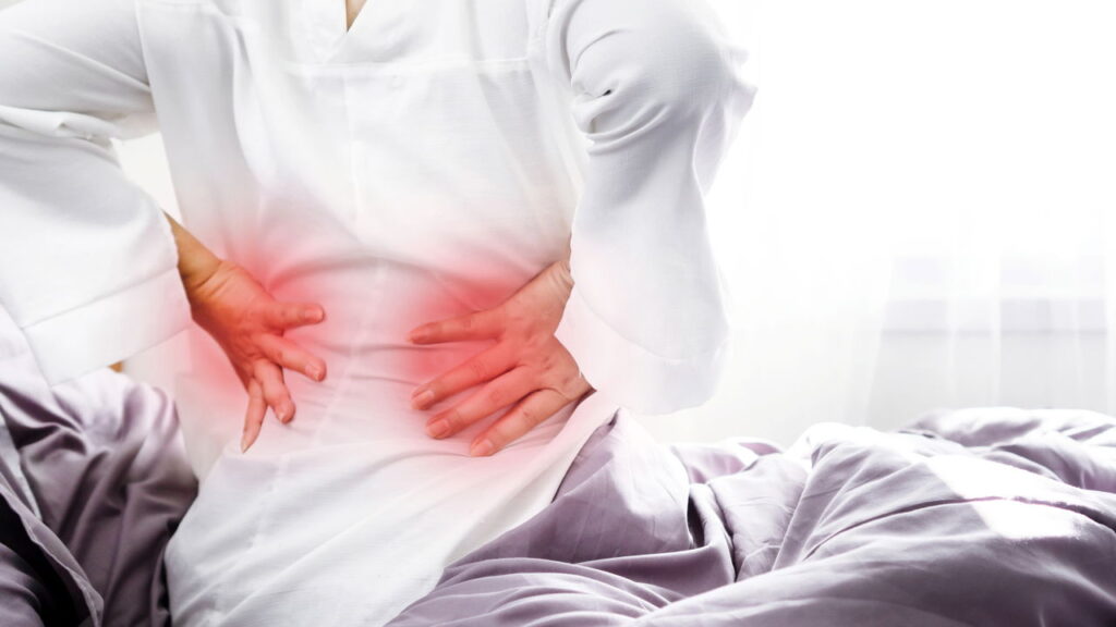 Acordar com as articulações travadas pode não ser normal! Veja o que o corpo está sinalizando