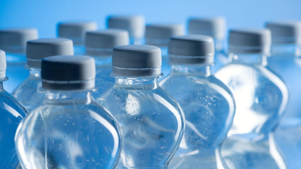 Você nunca mais vai jogar fora tampinhas de garrafa depois disso