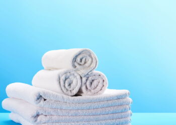 Toalha que seca rápido e não pega mofo vira queridinha de quem busca praticidade