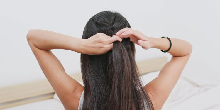 Seus cabelos podem estar sofrendo mais do que você imagina ao treinar fora de casa