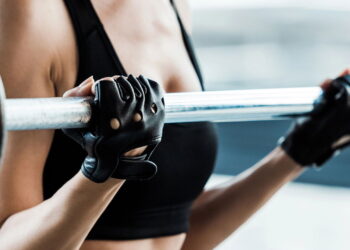 O segredo dos ombros largos está neste exercício pouco valorizado