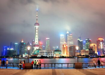 A cidade mais moderna da Ásia também preserva tradições milenares