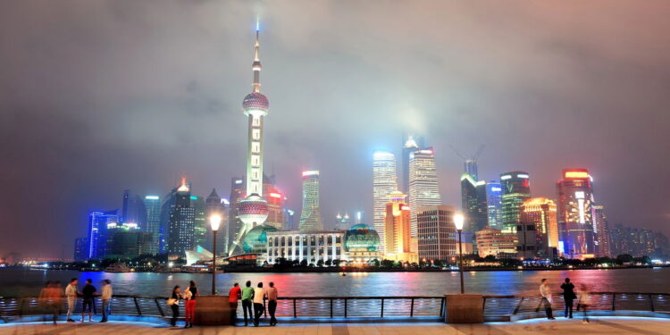 A cidade mais moderna da Ásia também preserva tradições milenares