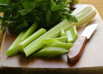 Planta com sabor refrescante e textura crocante é muito simples de se cultivar
