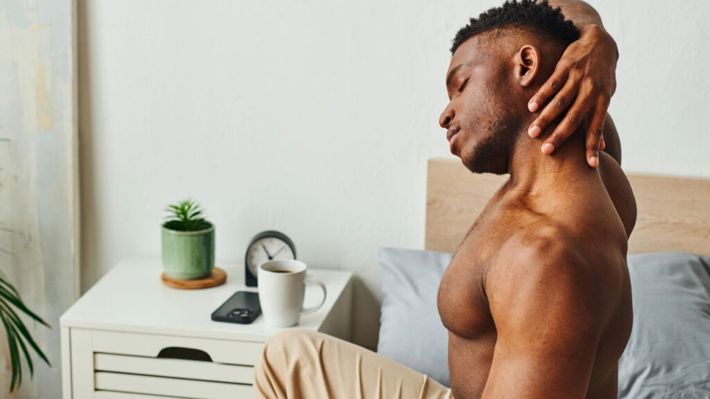 Os 3 melhores exercícios para aliviar dores no pescoço causadas por má postura